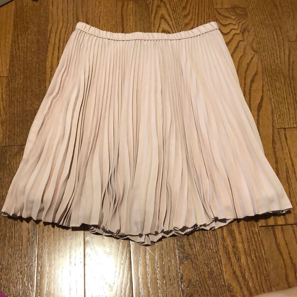 Blush Banana Republic pleated skirt